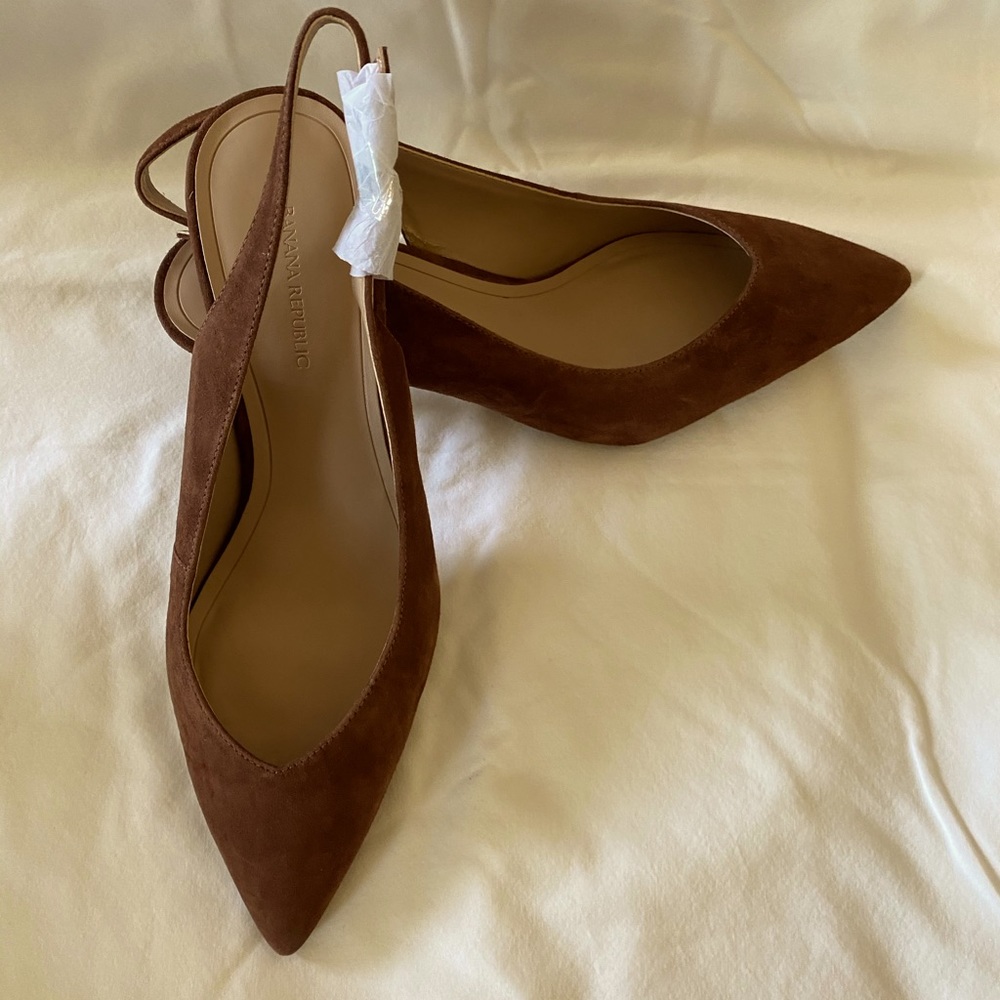 Banana republic, suede sling back in cognac.